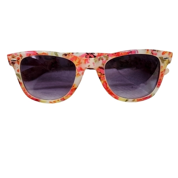Women's Translucent Floral Print Plastic Frame Horn Rimmed Sunglasses - Picture 7 of 7